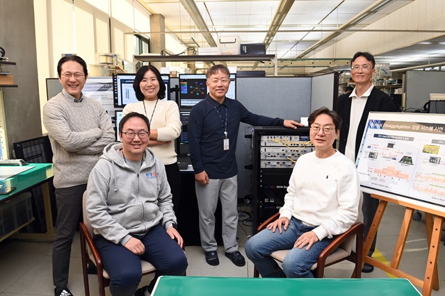 [2025-84호] ETRI, 빛으로 컴퓨팅 자원 확장...AI 데이터센터 새 시대 연다